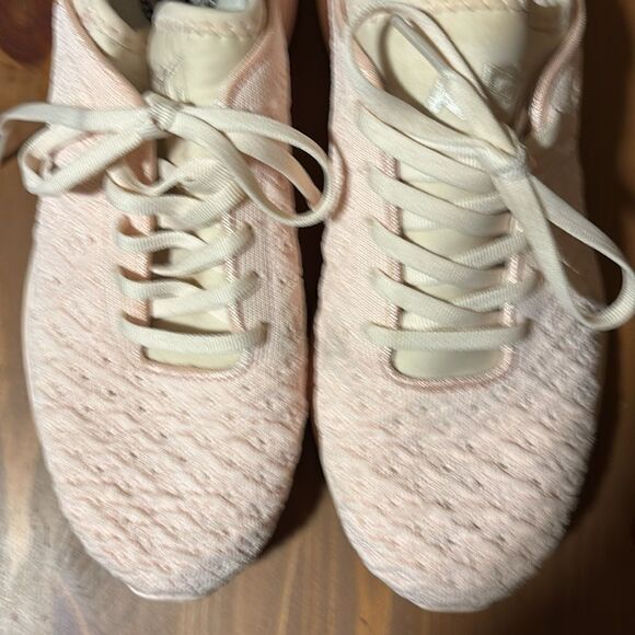 APL: Athletic Propulsion Labs Techloom Phantom Sneakers in Beach/Ivory Size 9 - Picture 10 of 14